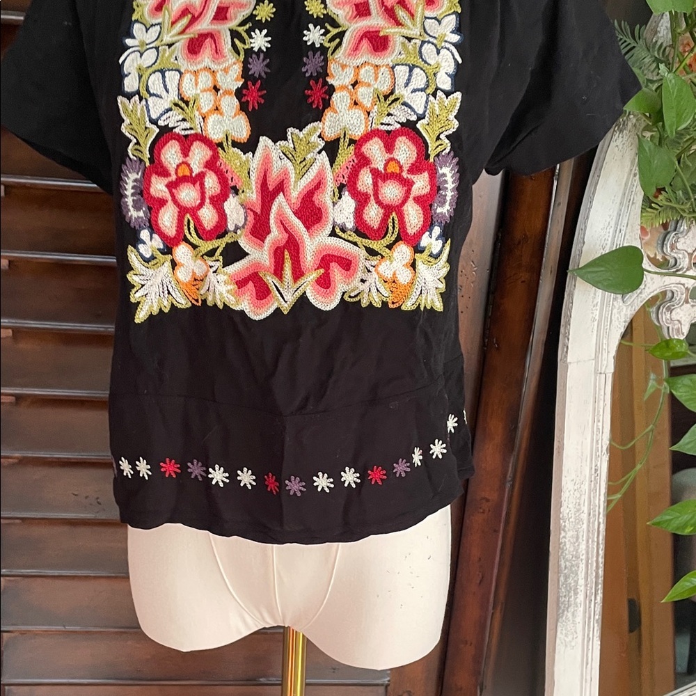 Anthropologie Embroidered Black Floral Women's Top TINY Small EUC - Picture 4 of 6